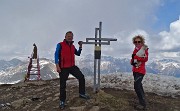 58 Sodadura (2010 m) , croce e Madonnina di vetta 